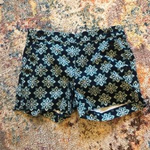 Patterned khaki shorts